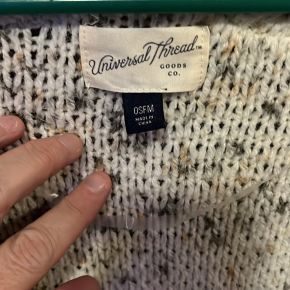 Universal Thread - Picture 3 of 4